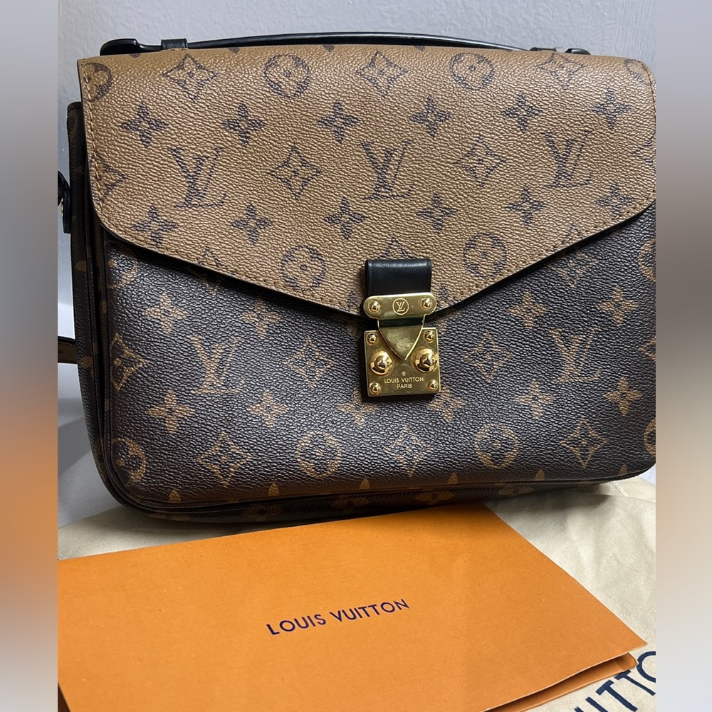 Authentic Louis Vuitton reverse pochette Métis bag